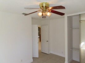 Building Photo - 2659 Carambola Cir N