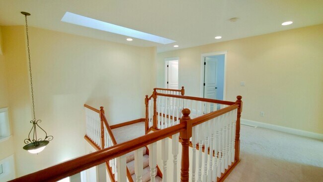 Building Photo - **$1000 OFF FIRST FULL MONTHS RENT**  Gorg...