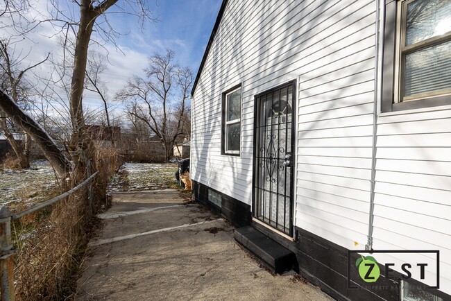 Building Photo - OPEN HOUSE SATURDAY JANUARY 4th 2:00pm to ...