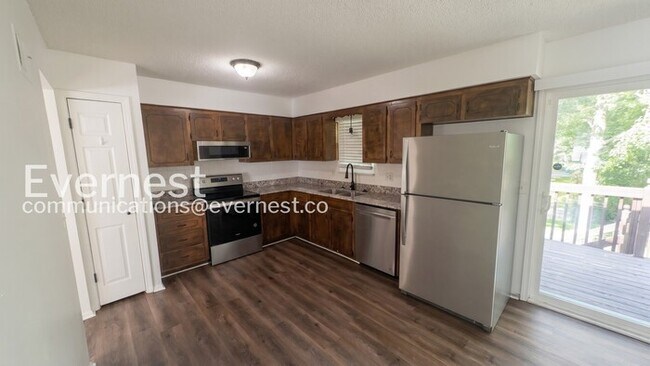 Building Photo - Beautiful 3-Bedroom Home with Modern Comforts / Pet-Friendly / Vouchers Accepted / Available Now!