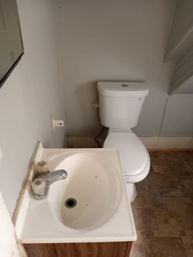 Building Photo - 82 Harris St