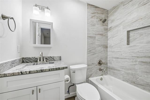 Building Photo - 700 W Cedar St