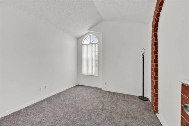 Building Photo - 642 Riggs Cir