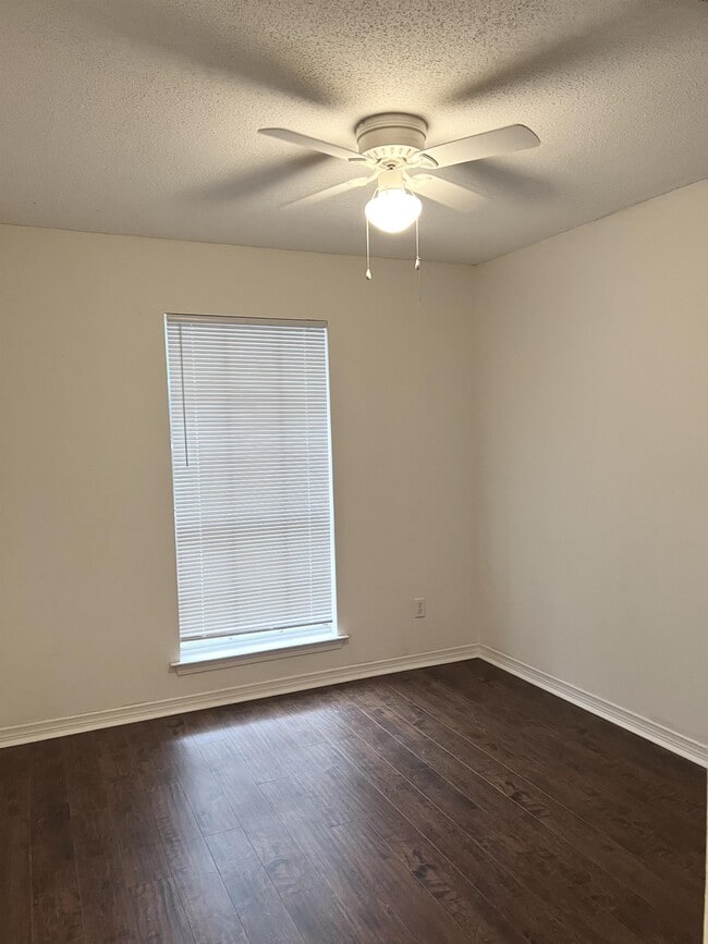 Building Photo - 102 Trace Loop