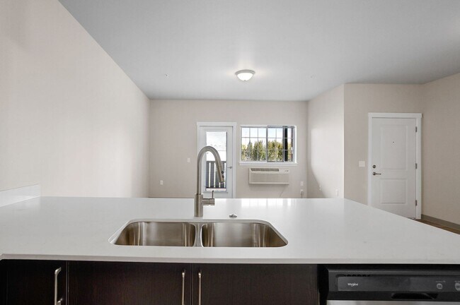 Interior Photo - Lone Pine Place