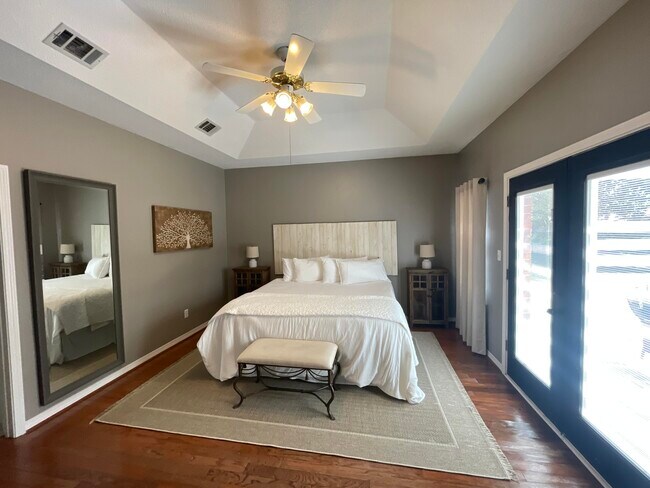Building Photo - 9331 Vandivere Dr