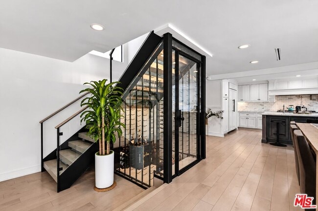 Building Photo - 760 S San Rafael Ave