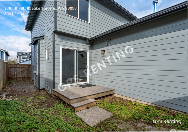 Building Photo - Stylish 3-Bedroom Home in Prime Lake Steve...