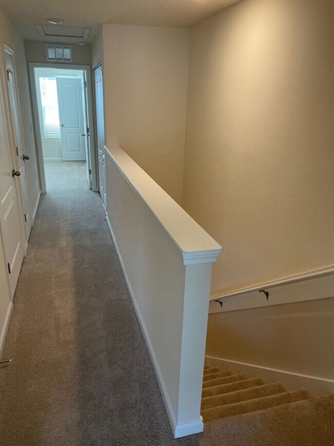 Building Photo - 2 Bed- 3 Bath Townhouse Located at Deer Run!  D.R. Horton Townhome Community - 1 Month FREE