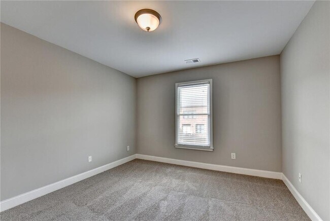 Building Photo - 812 Red Hart Ln