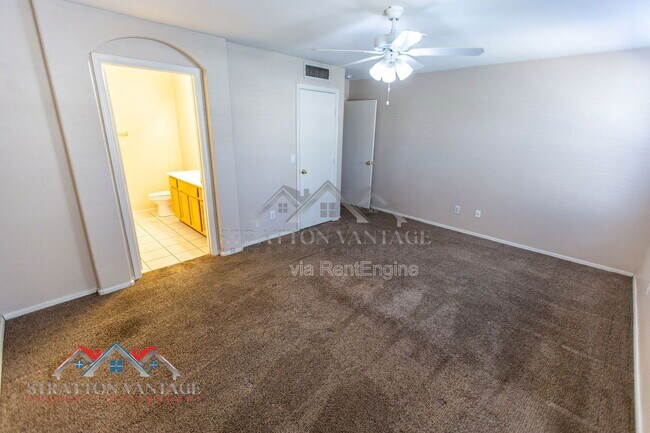 Building Photo - 12913 W Palm Ln