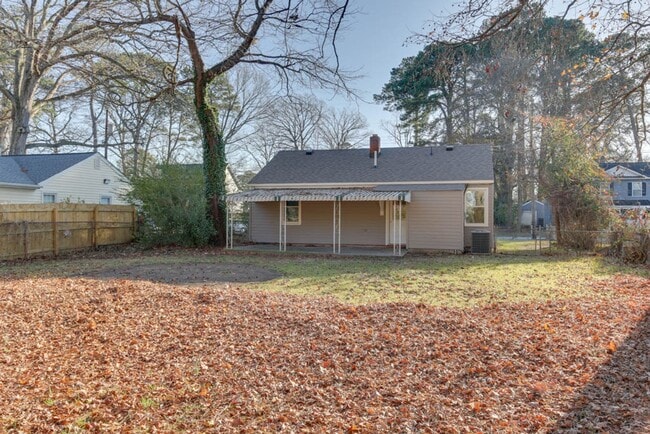 Building Photo - Charming Renovated Home with Modern Upgrades and Spacious Yard!