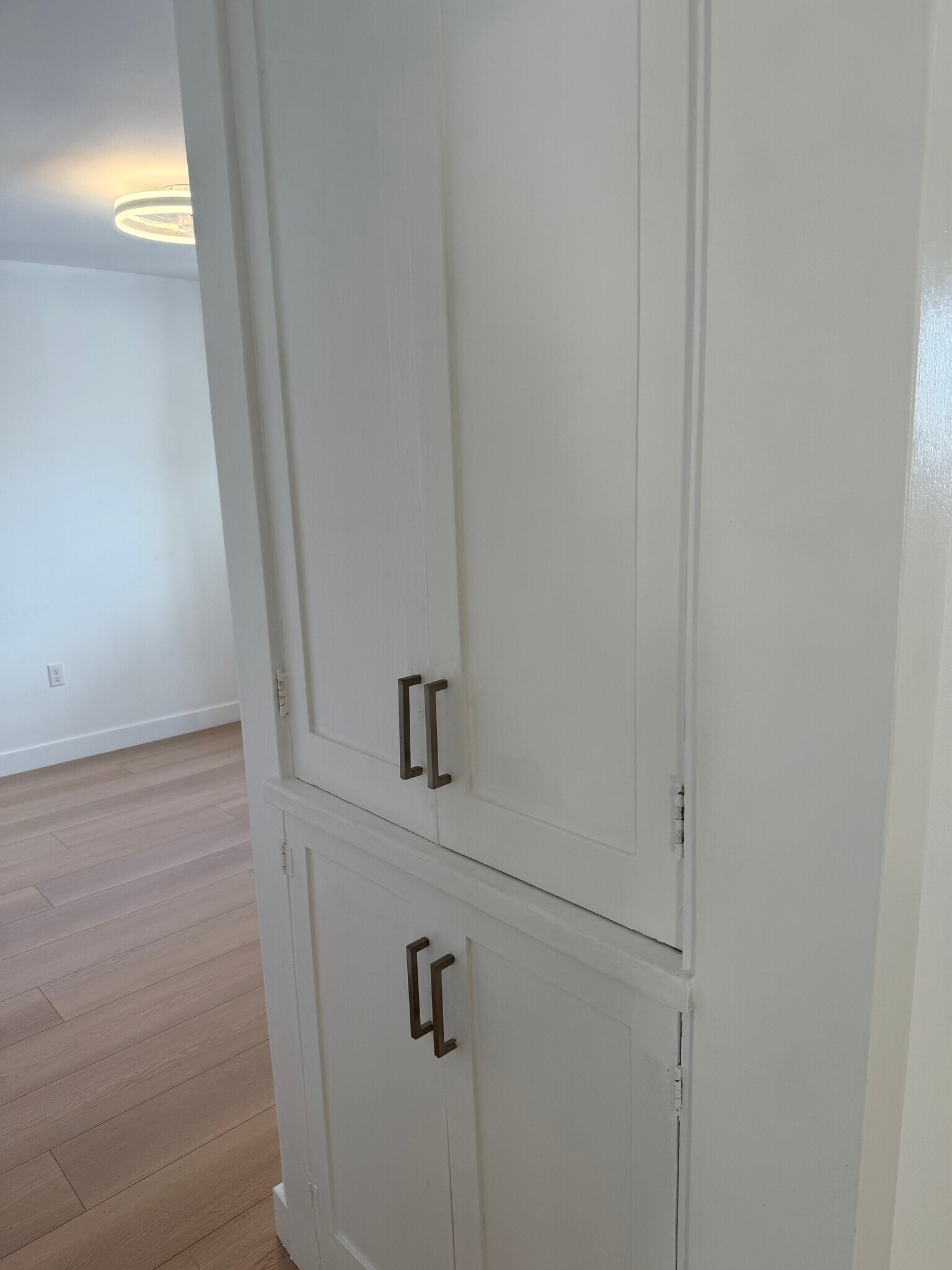 Building Photo - 8730 Rosewood Ave