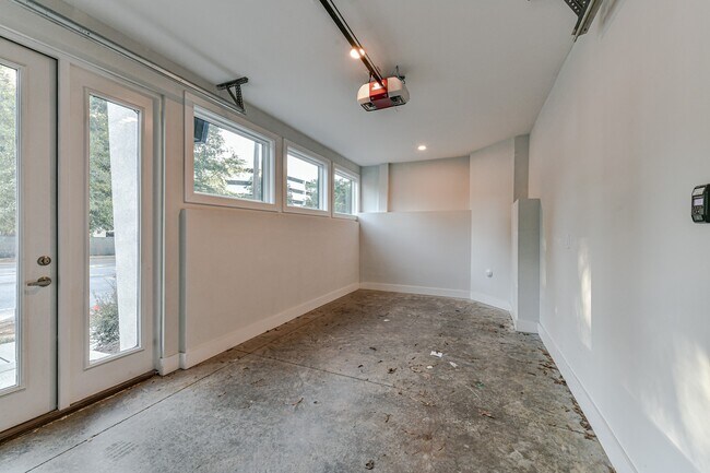 Building Photo - 1072 Kenilworth Ave