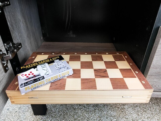 Building Photo - 413 NE 25th Ave