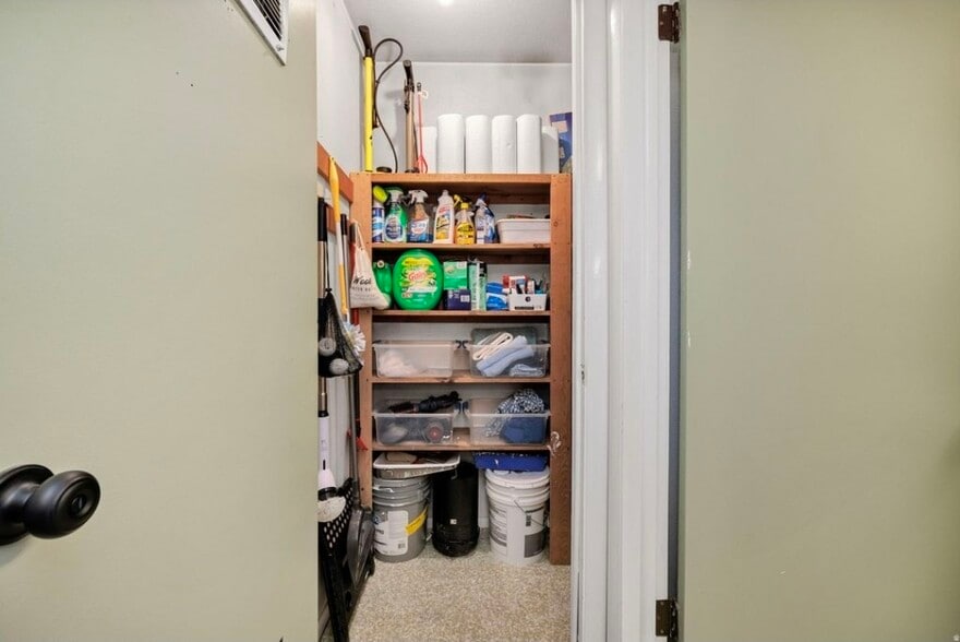 Building Photo - 240 E 400 N