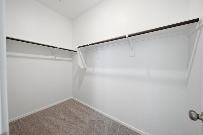 Building Photo - 610 Amber Fls Dr