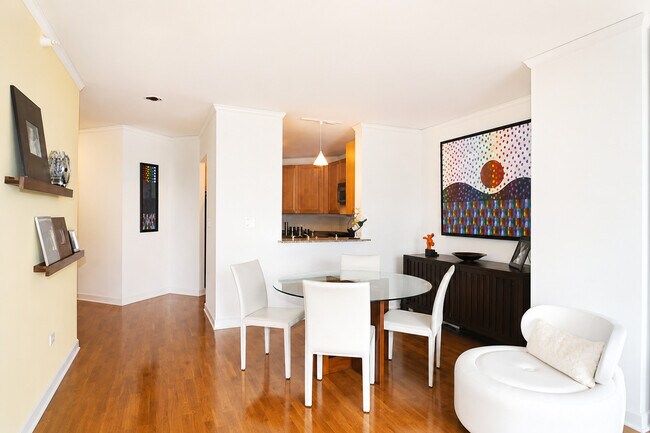 Building Photo - 420 E Waterside Dr