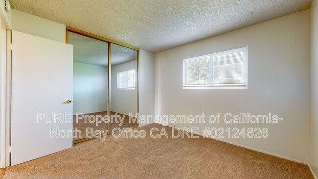 Building Photo - 1139 St Anthony Ln