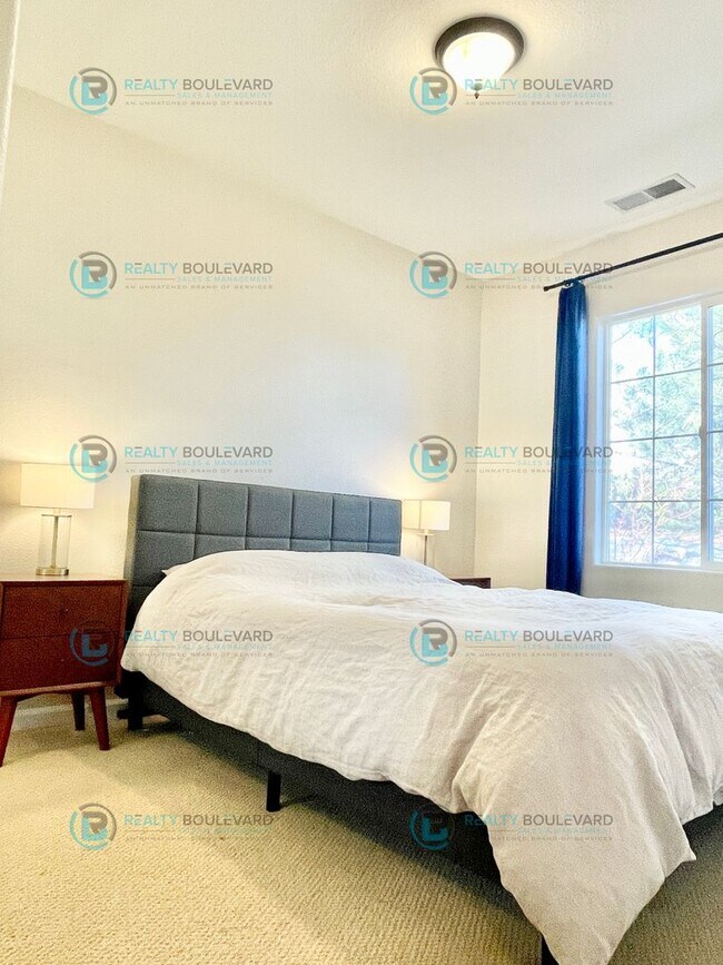 Building Photo - Beautiful 3 bedroom 2 bath house in Sommersett with access to Amenities-Including a clubhouse, re...