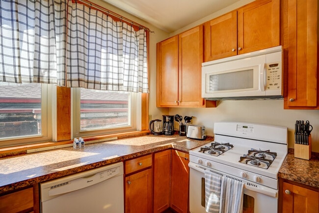 Building Photo - 1253 Williamson St