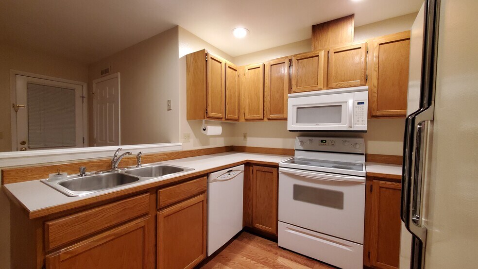 Building Photo - 209 E 18th Ave