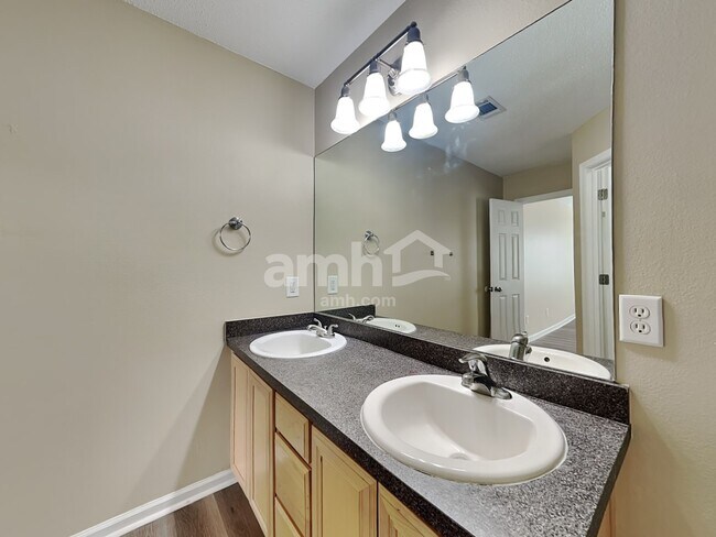 Building Photo - 113 Willow Lakes Ct