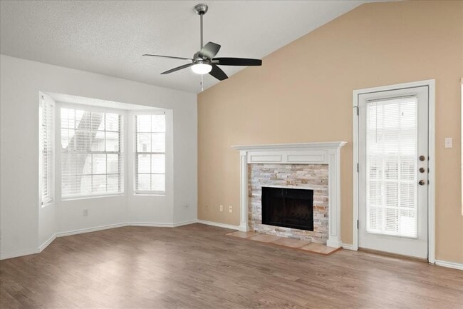 Building Photo - 220 Sailmaster St