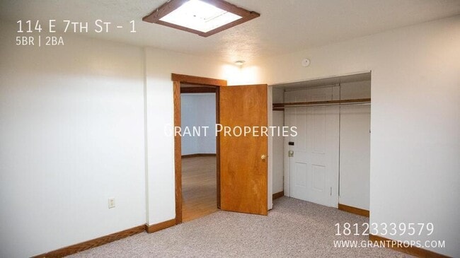 Building Photo - 114 E 7th St