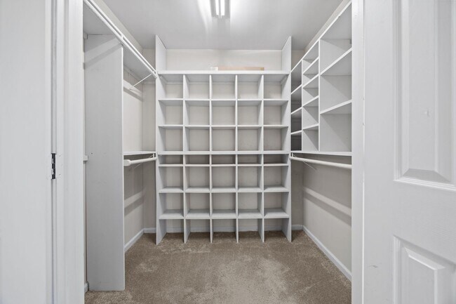 Building Photo - Charming 3BR Home with Large Private Yard Near Downtown Raleigh