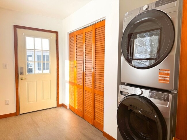 Building Photo - 315 3rd Ave E