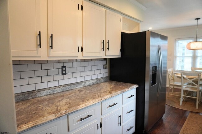 Building Photo - 101 W Meyran Ave