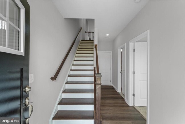 Building Photo - 705 Sawback Sq NE