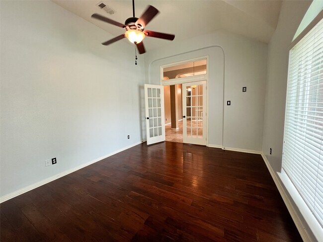 Building Photo - 2215 Dorman Ct