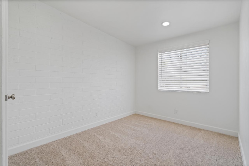 Building Photo - 2304 N 10th Ave