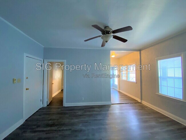 Building Photo - 731 S Chevy Chase Dr