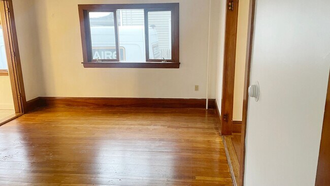 Building Photo - 73-75 Wallingford Ave