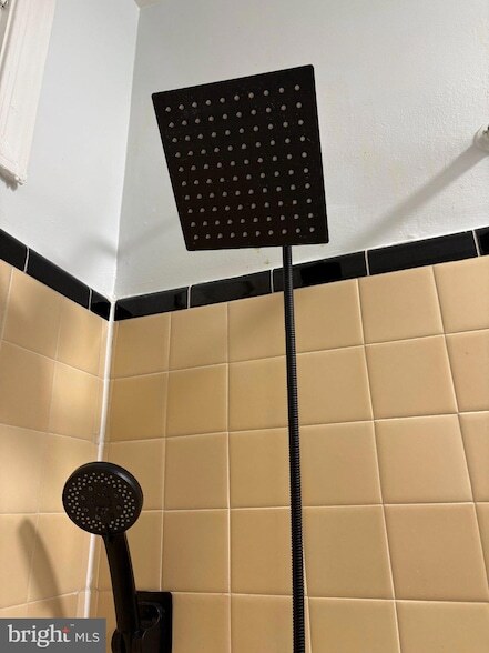 Building Photo - 165 35th St NE