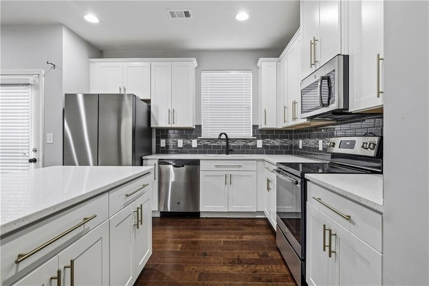 Building Photo - 5038 Longview Walk