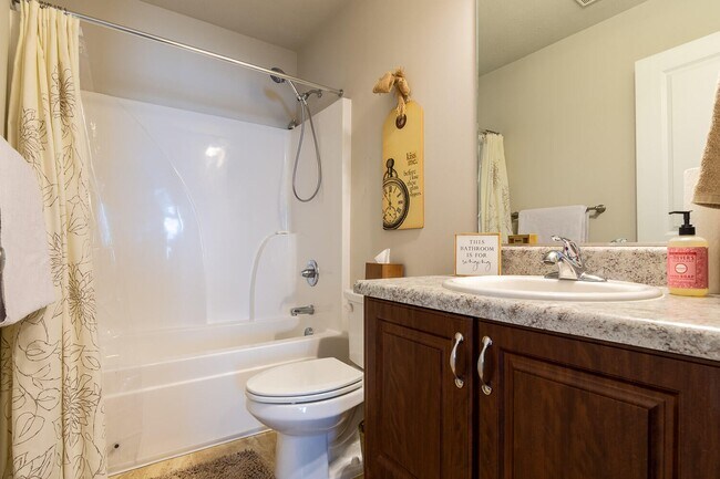 Building Photo - 704 Red Cedar Ct