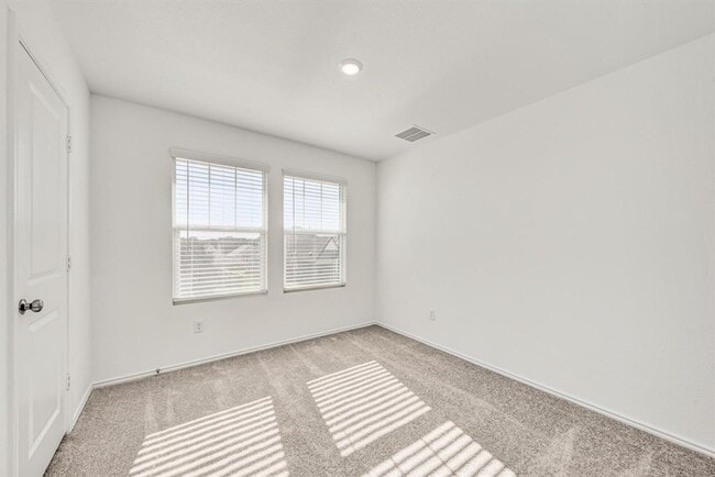 Building Photo - 367 Keefer