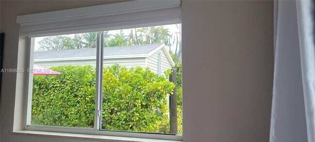 Building Photo - 6021 SW 62nd Pl