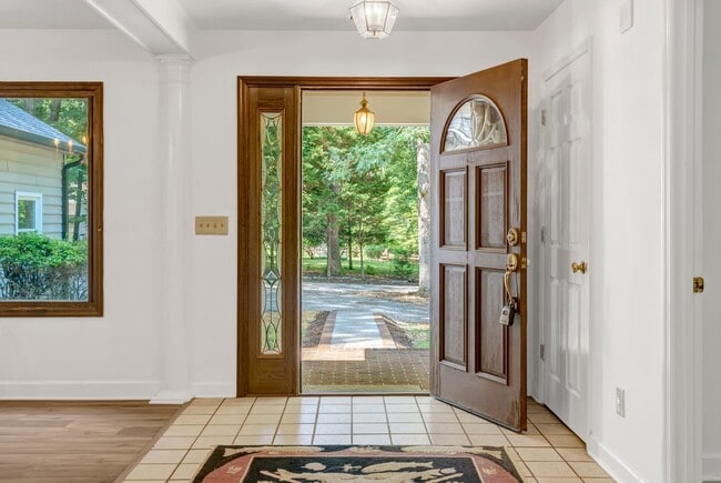 Building Photo - This WATERFRONT-FULLY FURNISHED-ALL INCLUSIVE HOME IS READY FOR YOU.