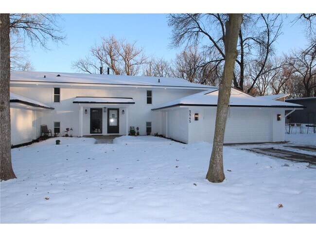 Building Photo - 5545 Shorewood Ln