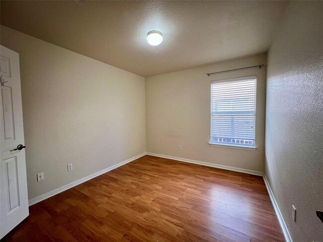 Building Photo - 4511 Western Lake Dr