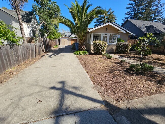 Building Photo - Beautiful Palo Alto Bungalow