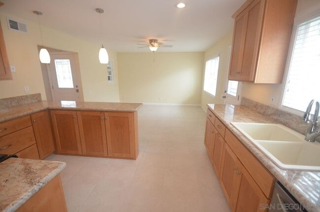 Building Photo - 2657 Gobat Ave
