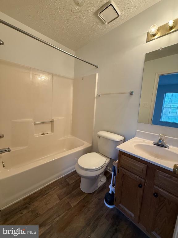 Building Photo - 402 Shaw Ct