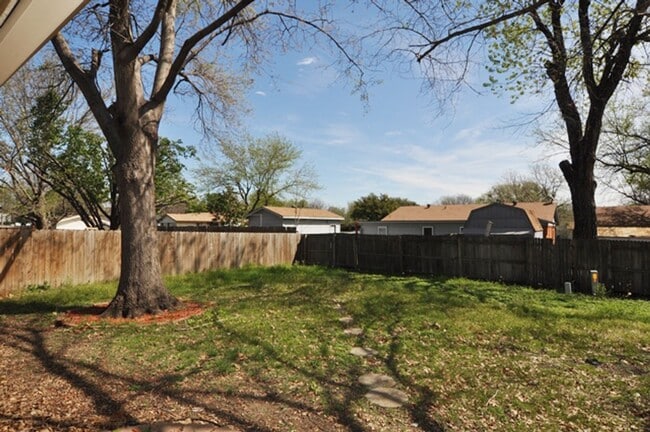 Building Photo - VIEW NOW/COMING SOON - Beautiful 3-2-2 in Saginaw with Quartz Counters & Large Backyard-Eagle MT-...