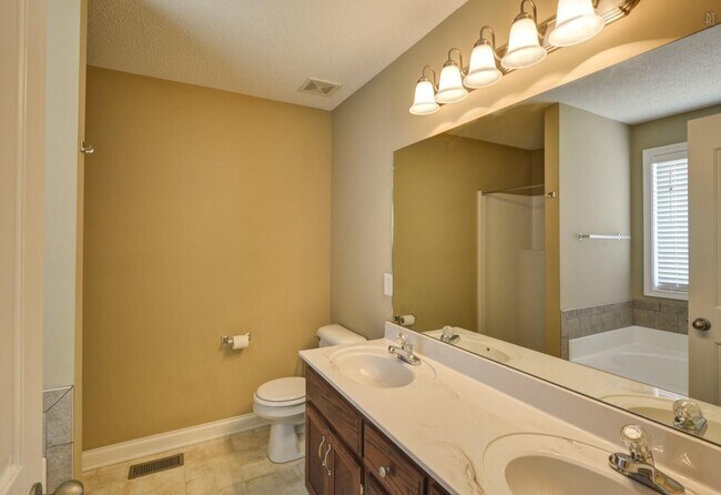 Building Photo - 3649 S Naples Ct